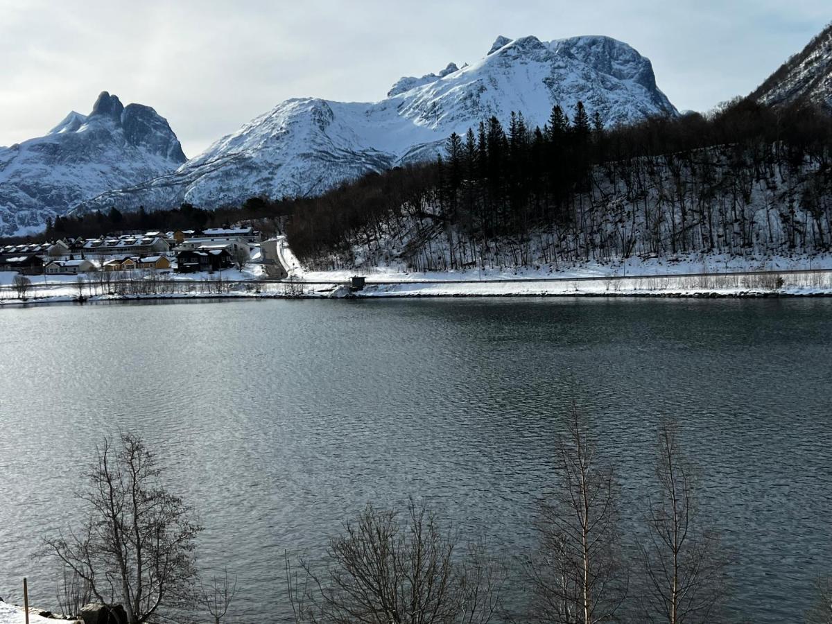Frichs Ekspress Andalsnes Hotel Exterior photo